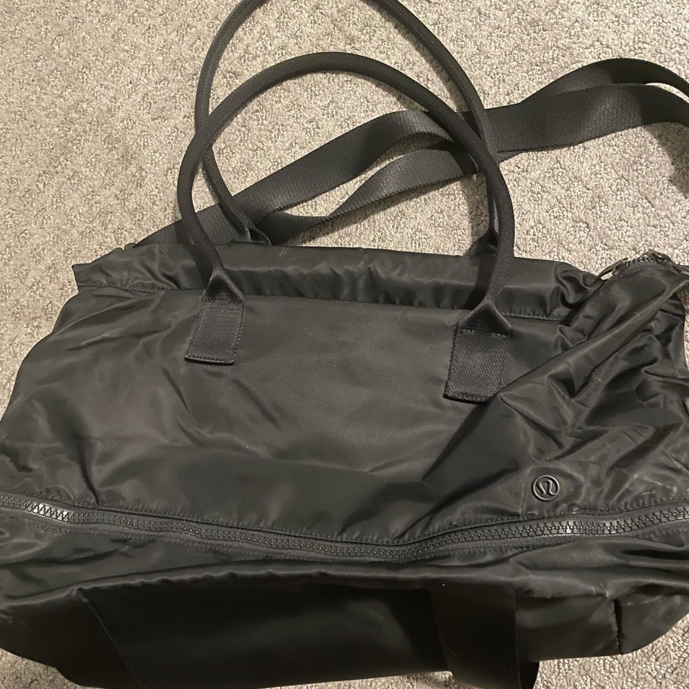 Lululemon Go lightly duffel bag